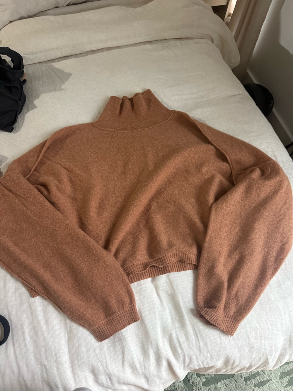 Classic Cropped Turtleneck Cashmere Sweater in Rust